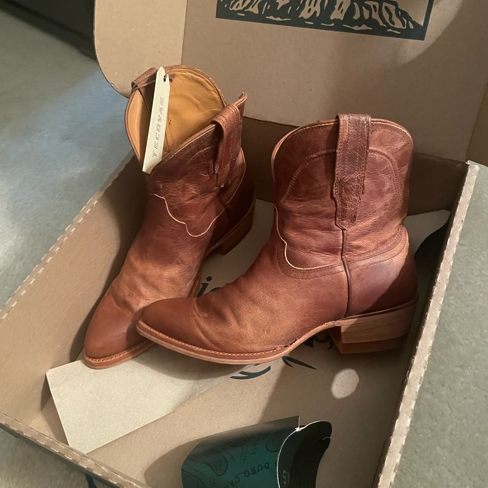 Tecovas NWT never worn Scotch Goat The Penny size 8.5 Woman